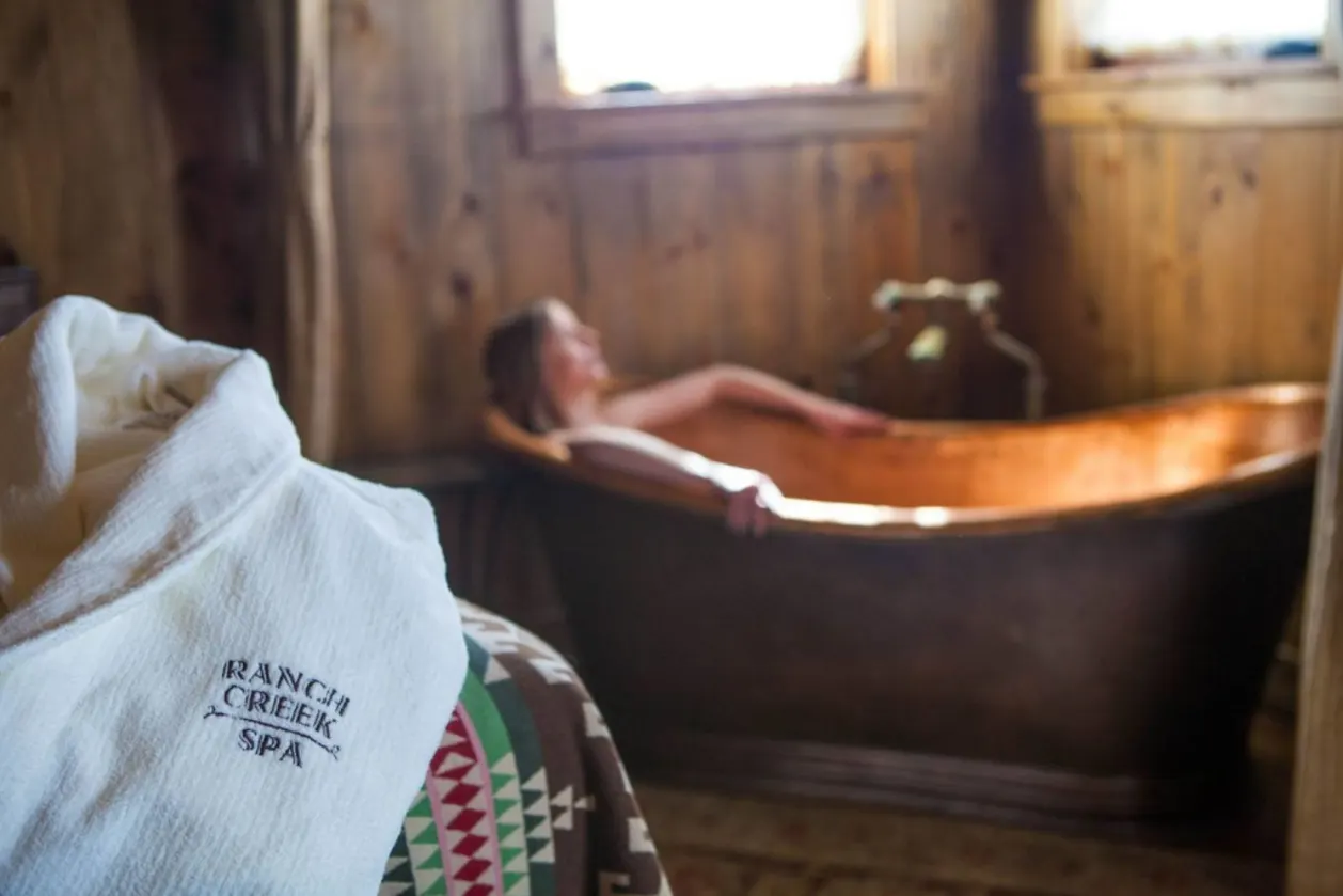 retreat in colorado devils thumb ranch copper tub